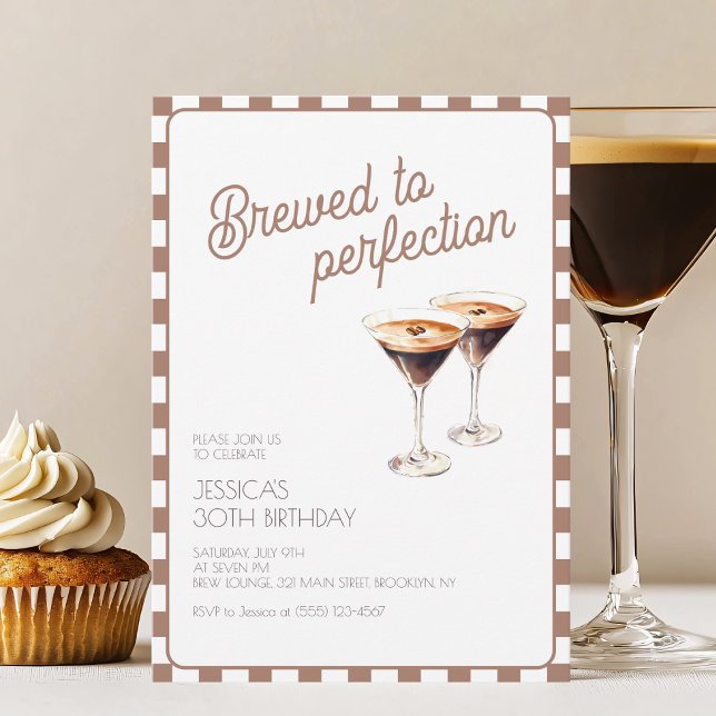 Invitación 30.º Espresso Martini Fiesta de Cumpleaños Marrón (30th Espresso Martini Brewed Brown Birthday Party Invitation)