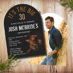 Invitación 30.º Gorra Boots Masculine<br><div class="desc">Boots Masculine Invitation,  Gorra de foto de cumpleaños número 30,  muestra un par de botas de vaquero de cuero negro con un gorra de vaquero marrón cubierto por encima. Añade tu foto favorita al revés. Creado por Evco Studio www.zazzle.com/store/evcostudio</div>