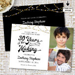 Invitación 30 AÑOS EN EL Oro Negro DE HACER<br><div class="desc">Invite a los invitados a una fiesta de cumpleaños 30 AÑOS EN EL HECHO con estas divertidas invitaciones en negro y oro que incluyen un diseño de título de tipografía retro, luces de cuerda y personalizadas con 2 fotos (quizás use las fotos Entonces y Ahora para un recuerdo memorable). CAMBIOS:...</div>