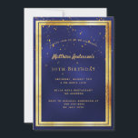 Invitación 30 cumpleaños fiesta oro azul confetti rociar<br><div class="desc">Una moderna y moderna tarjeta de invitación para la fiesta de cumpleaños número 30 para hombres, hombres y hombres. Un fondo azul oscuro, azul marino. El color azul es desigual. Con un marco de oro falso y un confetti dorado rociado, letras de colores dorados. Plantillas para la información de su...</div>
