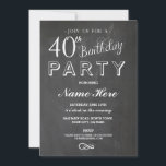 INVITACIÓN 40º FIESTA CHALKBOARD INVITA SORPRESA<br><div class="desc">Invitación a la fiesta de cumpleaños de pizarra blanca y negra. Perfecto para cualquier edad fiesta de cumpleaños...  SIMPLEMENTE CAMBIE EL TEXTO PARA QUE SE ADAPTE A SU FIESTA. Se incluye la impresión posterior.</div>