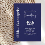Invitación 40.º cumpleaños sorpresa de la Marina Moderna<br><div class="desc">Diseño elegante,  sencillo y moderno de la marina y blanco de cumpleaños que se personaliza fácilmente con toda su información fiesta. Mantenga los 40 años o cambie a cualquier año de nacimiento que desee.</div>