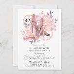 Invitación 40.º cumpleaños sorpresa | Rosas de tacones altos<br><div class="desc">Una elegante invitación de cumpleaños 40 y 40 fab con tipografía de nombre de guión,  zapatos de baile de tacón alto,  rosas rosas rosas y una cadena de perlas integradas en el diseño y tipo. Una invitación única y elegante para este cumpleaños histórico. ¡40 y todavía fab!</div>