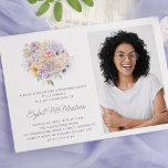 Invitación 40.º Fiesta de cumpleaños Flor Bouquet Foto Sorpre<br><div class="desc">Un elegante ramo de flores de color acuático adorna la parte superior de esta invitación sorpresa de 40 años. Las suaves flores pastel están adornadas con arte moderno y lineal. El nombre del celebrante del cumpleaños está escrito en un guión moderno y sencillo. Encontrarás señales a juego y una decoración...</div>