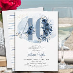 Invitación 40.º Fiesta de cumpleaños Floral azul costero núme<br><div class="desc">Invitación a la fiesta de cumpleaños número 40 decorada con brotes de rosa, flores y follaje en tonos azul y arena costera. Diseño sutil femenino y elegante con arreglos florales de acuarela, salpicaduras de pintura y trazos de pincel. Perfecto para la celebración del 40 cumpleaños con ambiente costero, casa de...</div>