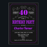 Invitación 40.º Fiesta de cumpleaños - Púrpura Negra<br><div class="desc">40.ª Invitación a la fiesta de cumpleaños. Elegante diseño retro negro,  morado,  blanco con diseño de pizarra y fuente de escritura. ¡Salud a 40 años! Mándame un mensaje si necesitas más personalización.</div>