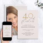 Invitación 40 y cumpleaños de la foto de Rubor rosada y dorad<br><div class="desc">"40 y impecable" - ¡es el nuevo "40 y fabuloso!" Esta invitación de cumpleaños número 40 de esta mujer rosa, dorada, negra y blanca es sencilla, fresca y única. Con el número "40" en falso Relieve metalizado de oro, "y impecable" y la información personalizada de nombre y fecha están en...</div>