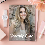 Invitación 4.ª Fiesta de cumpleaños 21 rosada de moda<br><div class="desc">Este purpurina color rosa rosa rosa rosa pastel oscuro  Elegante Foto de 21 años Invitación a cumplir 20 años es totalmente personalizada. Añade cuatro fotos diferentes de la invitación. Para redimensionar y posicionar su foto,  haga clic en el botón "IT PERSONALIZAR".</div>