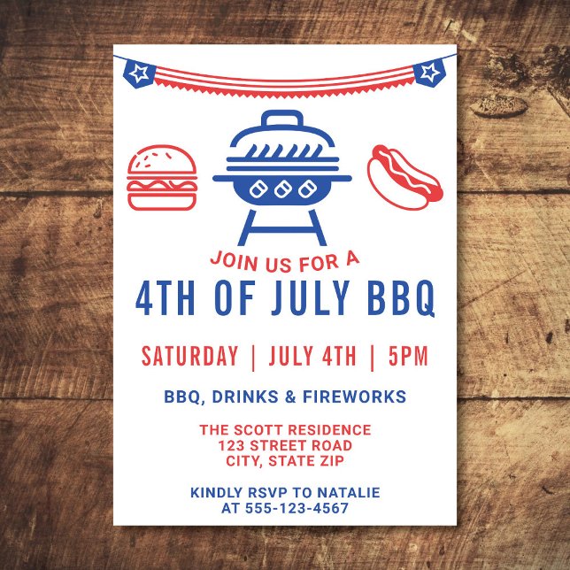 Invitación 4 De Julio BBQ Burger Hotdog Cookout Moderno (Modern 4th of July BBQ invitation on a wooden chopping board background.)
