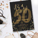 Invitación 50.ª fiesta de cumpleaños de oro y negro divertido<br><div class="desc">Fun Black and Gold 50th Birthday Party Invitation</div>