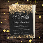 Invitación 50.ª sorpresa Luces de oro de la fiesta de cumplea<br><div class="desc">Elegante diseño de invitación de la 50ª Surprise Birthday Party con sofisticado motivo Gold Lights,  nombre y fecha personalizados y texto adicional. Impresione a su familia y amigos con este elegante diseño de invitación de cumpleaños. ¡personalizable total! Fácil de usar y fácil de personalizar.</div>