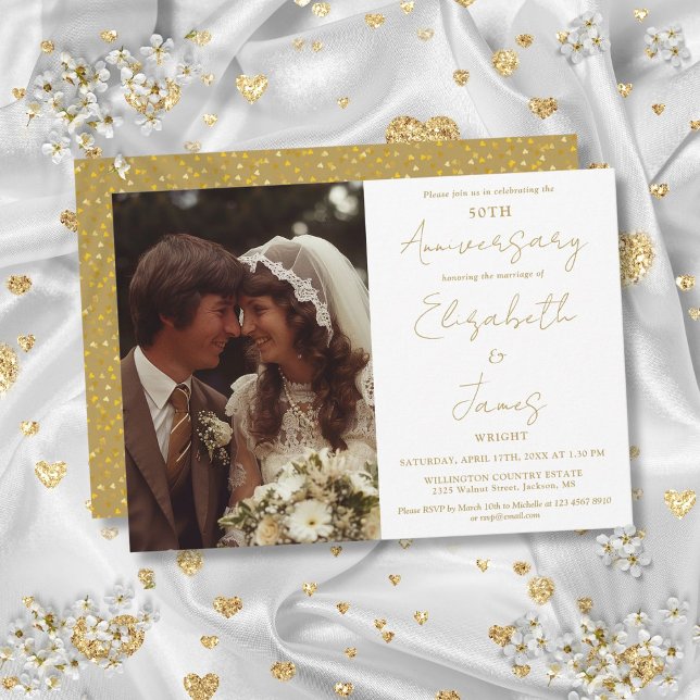 Invitación 50.º Boda Aniversario del oro Boda de fotografías  (50th Wedding Anniversary Gold Script Photo Wedding Invitation)