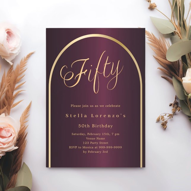Invitación 50.º cumpleaños burgundy script de arco de oro ele (Subido por el creador)