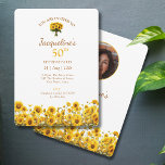 Invitación 50.º cumpleaños Foto floral de girasol rústico<br><div class="desc">Presentamos la invitación a la fiesta de los girasoles rústicos de cumpleaños número 50. Tan único como la hermosa persona que celebra ese acontecimiento especial. Un diseño suave, elegante y gentil con un toque campestre. Añade fácilmente los detalles de tu fiesta y una foto favorita para llamar a la familia...</div>