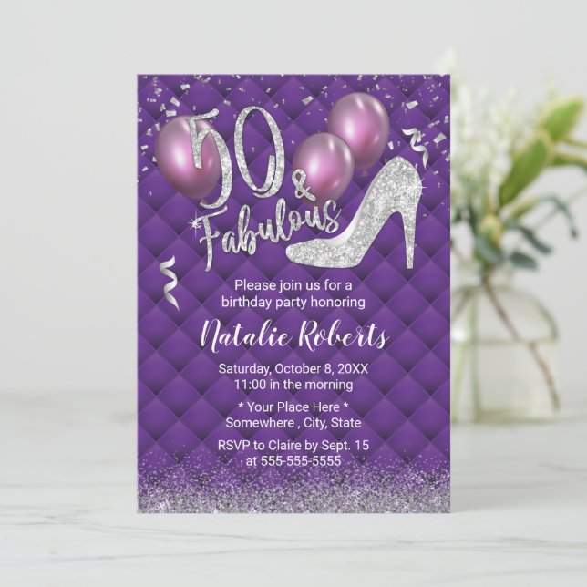 Invitación 50.º Cumpleaños Lujo Morado y Plata Fabuloso 50 (Anverso de pie)