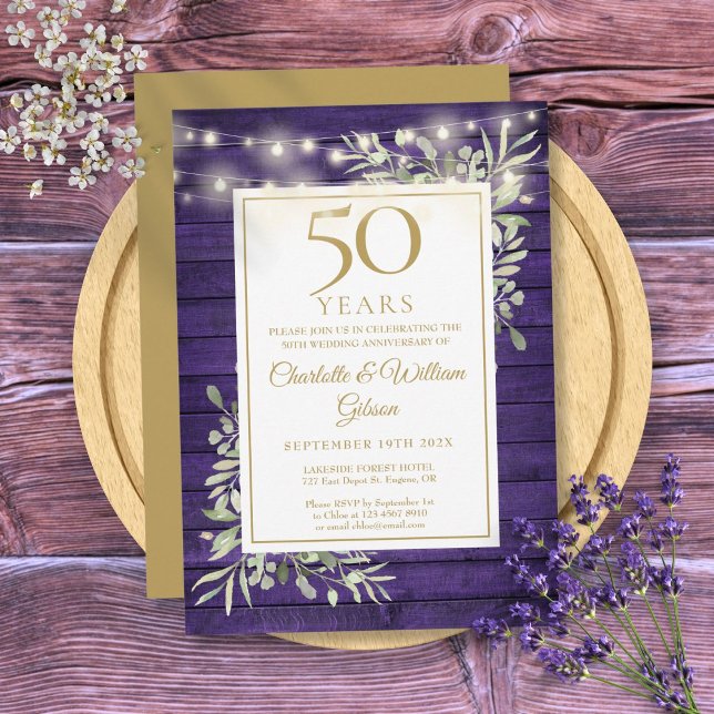 Invitación 50° Aniversario de la cadena ilumina el follaje de (50th Anniversary String Lights Purple Wood Foliage Invitation)
