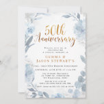 Invitación 50° Aniversario de la caligrafía de oro azul<br><div class="desc">Invitación a 50 años Boda de la caligrafía de oro azul invernal Invitación a 50 años de oro dulce y verde 50 años boda con una falsa caligrafía de oro de ida y vuelta y una floral de invierno azul gris de invierno. Este diseño es ideal para los que buscan...</div>