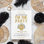 Invitación 50 Birthday-Gold Purpurina Textos Soy el Fiesta<br><div class="desc">Elegante y adorable invitación a la fiesta de cumpleaños número 50. Diseño de texto moderno - Soy el fiesta de fondo blanco purpurina dorado y acentos negros. Marco purpurina de oro. Parte de mí es la colección de fiestas.</div>