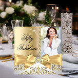 Invitación 50 Fabuloso Photo Gold Silver Bow 50 cumpleaños<br><div class="desc">Fabuloso 50, Foto, arco dorado y plateado con damasco de oro. Elegante, moderna y elegante 50. Invitaciones a la fiesta de cumpleaños. Invitar a todas las ocasiones a añadir una invitación fotográfica. Invitaciones de cumpleaños de todas las Ocasiones. Personalizar con sus propios detalles y edad. Plantilla para Dulce 16, 16,...</div>