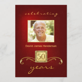 Invitación 50.o rojo y oro de la fiesta de cumpleaños del