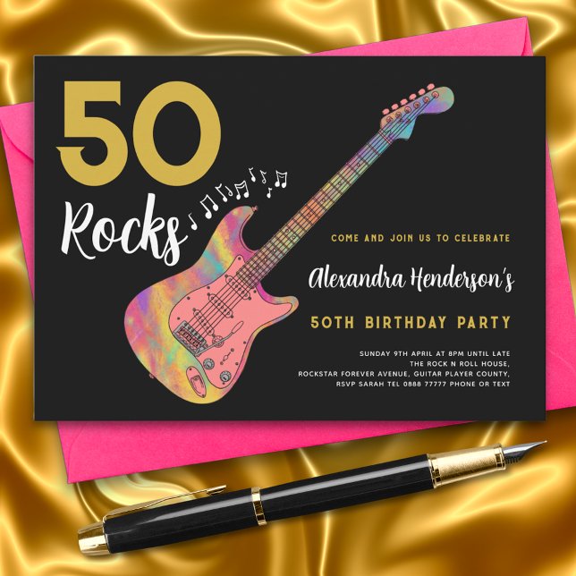 Invitación 50 Rocks Guay Guitarra Rosa 50 cumpleaños (50 Rocks cool pink guitar black and gold rock and roll 50th birthday party invitation)