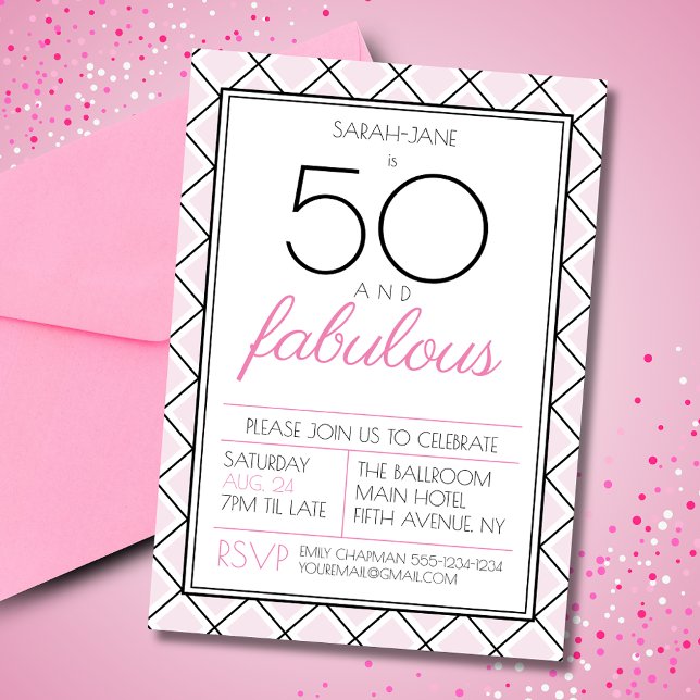 Invitación 50 y fabulosa fiesta de cumpleaños (50 and fabulous birthday invitation with art deco style checkered background.)