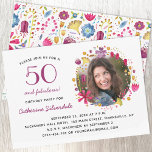 Invitación 50 y fabulosa fiesta de cumpleaños de foto floral<br><div class="desc">50 y Fabuloso bonito moderna floral acuarela botánica floral alrededor de la foto del chica de cumpleaños. El reverso presenta un patrón de floración que se puede comparar. Cambiar la foto,  los detalles e incluso la edad a personalizar. Crédito de la foto: Photography © Storytree Studios,  Stanford,  CA</div>