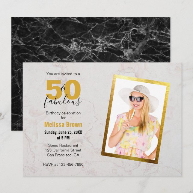 Invitación 50 y fabulosa foto Marble Gold Cumpleaños moderno (Anverso / Reverso)