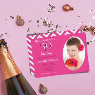 Invitación 50 y fabuloso Chevron blanco rosa personalizado co