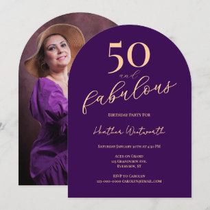 Invitación 50 y fabuloso cumpleaños cincuenta foto púrpura
