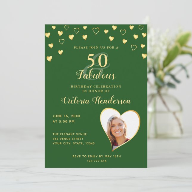 Invitación 50 y fabuloso cumpleaños sólido verde y oro (Anverso de pie)