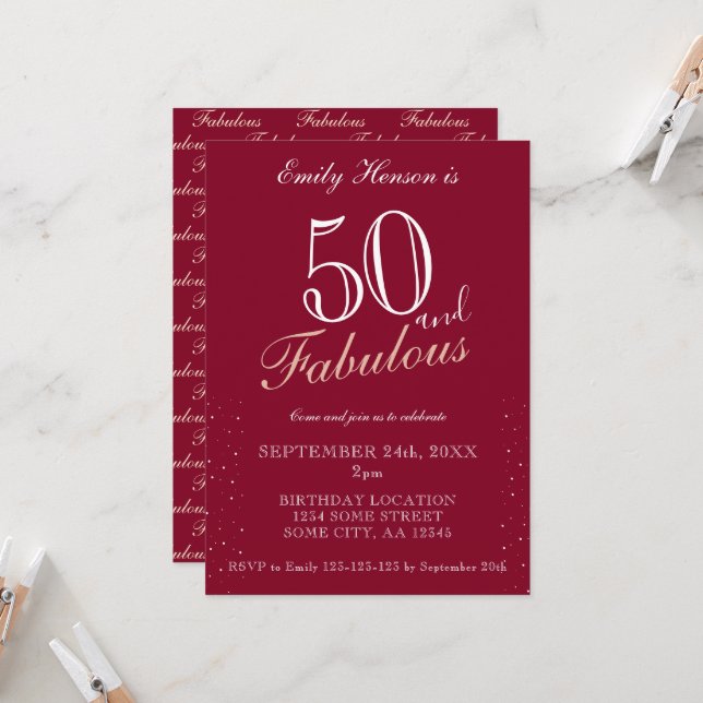 Invitación 50 y fabuloso Red Elegant Script Cumpleaños (Anverso/Reverso In Situ)