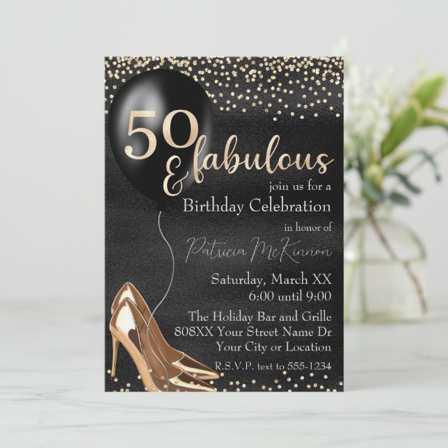 Invitación 50 y fabulosos tacones altos de oro en negro (Anverso de pie)