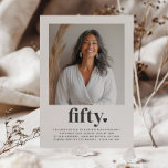 Invitación 550.ª foto de Heart Square Cumpleaños<br><div class="desc">Celebra tu fabuloso estilo 50 con esta invitación de cumpleaños moderna! Con un espacio de personalizable para su propia foto y la palabra "cincuenta" acentuada con un delicado corazón, este diseño exuberante de elegancia y encanto. Es perfecto para resaltar este hito y fiesta. Fijar el tono para una celebración inolvidable...</div>