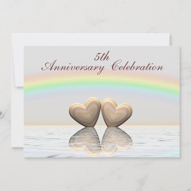 Invitación 5.º aniversario Corazones de madera (Anverso)