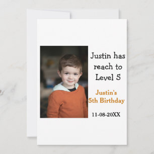 Invitación 5.º juego de cumpleaños sobre el nombre de la foto