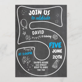 Invitación 5.º Nacimiento de Chalkboard Número Azul