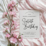 Invitación 60.ª fiesta de cumpleaños | Tipografía en blanco y<br><div class="desc">Este diseño sencillo pero siempre elegante presenta una tipografía moderna en blanco y negro y las palabras "sexagésimo cumpleaños" en caligrafía. Las invitaciones se invitan a un sutil y repitiendo un patrón Art Deco en gris cromático y negro. La sofisticación y la elegancia, estas invitaciones de 60 años marcarán el...</div>