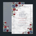 Invitación 60.ª Fiesta Dorada Azul Borgoña<br><div class="desc">Celebra tu cumpleaños número 60 con estilo con esta hermosa invitación floral de oro azul turquesa de cumpleaños número 60! Con elegantes flores de color azul polvoriento, marsala de color burdeos, vegetación botánica y un polvoriento marco azul contra un único fondo de mármol de imitación de carrera, esta invitación hará...</div>