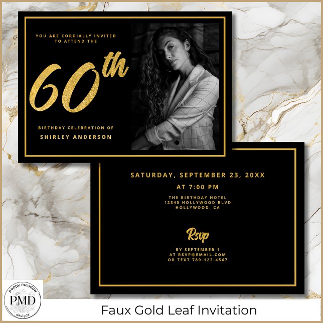 Invitación 60.ª foto de cumpleaños Black Faux Gold Leaf Elega (60th Birthday Photo Black and Faux Gold Leaf Elegant Invitation with Party Details on the Back.)