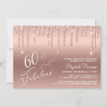 Invitación 60.º Rosa de oro Purpurina de cumpleaños<br><div class="desc">Elegante y moda 60 cumpleaños invitación con "60 & Fabulous" escrito en elegante escritura blanca contra un rosa de fondo dorado,  con rosa purpurina de imitación de oro goteando. Puedes personalizar con su nombre y los detalles del fiesta.</div>