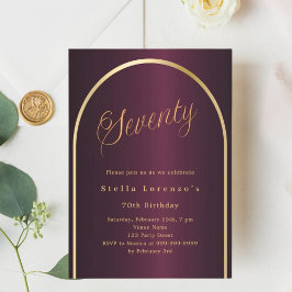 Invitación 70.º cumpleaños burgundy script de arco de oro ele
