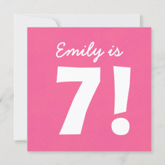 Invitación 7.º cumpleaños nombre personalizado puntos rosados