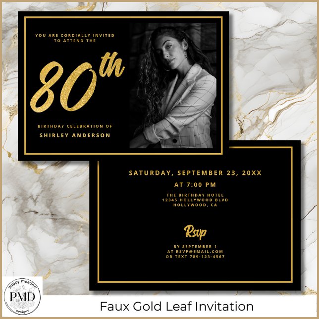 Invitación 80.º cumpleaños elegante foto Black Faux Gold Leaf (80th Birthday Elegant Photo Black and Faux Gold Leaf Invitation with Party Details on the Back.)