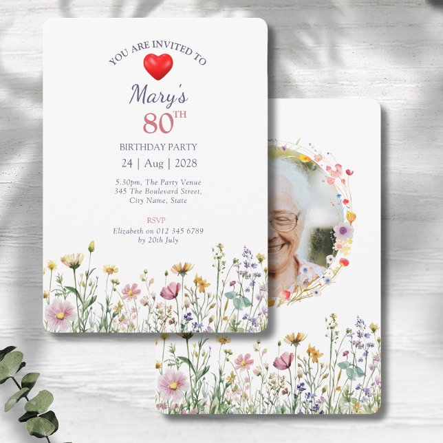 Invitación 80.º cumpleaños Jardín Floral Wild Meadow Photo (80th birthday floral birthday party invitations on a grey wood background)