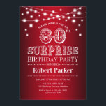 Invitación 80.º cumpleaños sorpresa - Blanco rojo negro<br><div class="desc">Sorpresa 80.ª Invitación a la fiesta de cumpleaños. Diseño blanco rojo negro con luces de cuerda de hadas. Elegante diseño perfecto para la elegante celebración sorpresa del cumpleaños.</div>