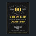 Invitación 90.ª fiesta de cumpleaños - Blanco Oro Negro<br><div class="desc">Invitación a la fiesta de cumpleaños número 90. Elegante diseño retro negro,  dorado y blanco con diseño de pizarra y fuente de guión. ¡Saludos a 90 años! Mándame un mensaje si necesitas más personalización.</div>