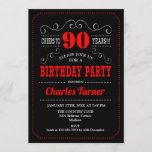 Invitación 90.ª fiesta de cumpleaños - Blanco Rojo Negro<br><div class="desc">Invitación a la fiesta de cumpleaños número 90. Elegante diseño retro negro,  rojo y blanco con diseño de pizarra y fuente de guión. ¡Saludos a 90 años! Mándame un mensaje si necesitas más personalización.</div>