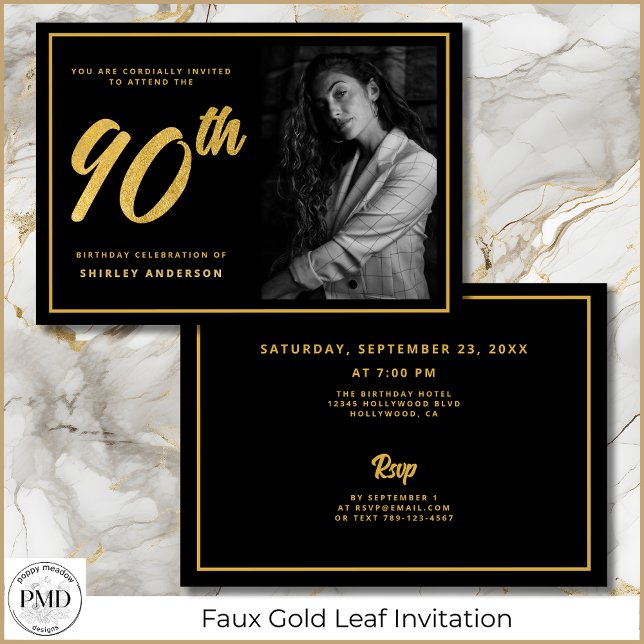 Invitación 90.º cumpleaños elegante foto Black Faux Gold Leaf (90th Birthday Elegant Photo Black and Faux Gold Leaf Invitation with Party Details on the Back.)