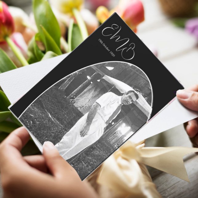 Invitación 90.º cumpleaños Foto masculina Monograma elegante  (Subido por el creador)
